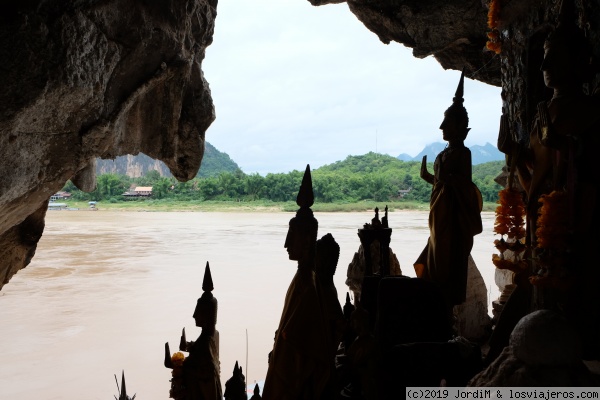 Cuevas Pak Ou
Increible la vantidad de figuras de Buda colocadas por los fieles
