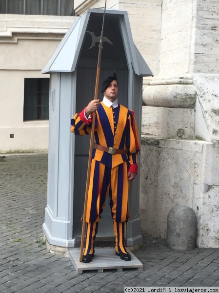 Guardia suizo
Curiosa la historia y los uniformes de la guardia del Vaticano.
