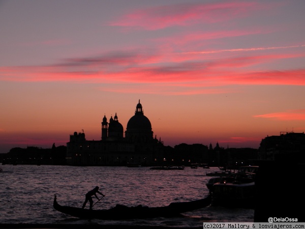 Ocaso en Rosa - Venecia
Puesta de sol sobre la iglesia de Santa Maria della Salute en Venezia.
