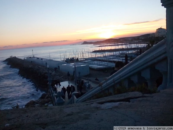 Escaleras de la iglesia en sitges ..cuidado si llueve o la mar esta piacada !!!
Escaleras de subida y bajada a la iglesia
