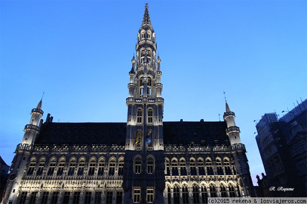 Ayuntamiento de Bruselas
iliminacion del ayuntamiento en navidad situado en la Grand Place...todo un espectaculo
