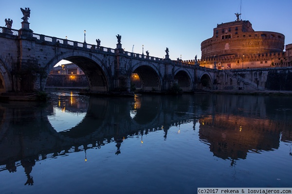 Puente Sant'Angelo
recorriendo Roma y buscando diferentes puntos de vista encontramos éste del famoso puente desde su parte inferior
