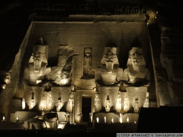 TEMPLO DE RAMSES II. ABU SIMBEL. EGIPTO.
Foto tomada durante el espectáculo nocturno de luz y sonido en Abu Simbel, Egipto.
