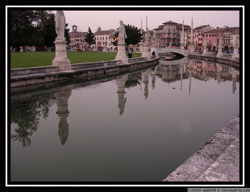 Viajar a  Italia: Prato - REFLEJOS EN EL CANAL (Prato)