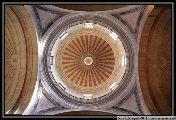 Juegos geométricos
Cúpula del Panteón Nacional en Lisboa , descanso eterno para personalidades lusas.
