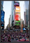 ¿Relajándose? en Times Square
Relajándose, Times, Square, Gente, practicando, yoga, pleno, celebrando, equinoccio, verano