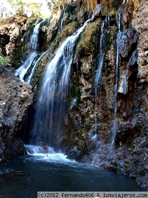 Río Ngare Sero
Río Ngare Sero que forma magníficas cascadas en el borde del Gran Valle del Rift. A su vez, estas cascadas desembocan en el lago Natron. Caminando a través de un desfiladero, llegamos a las cataratas Munge que forman un jacuzzi natural donde se puede disfrutar de la natación.
