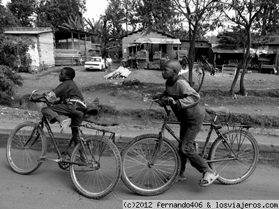 Tanzania
Tanzania niños en bicicleta
