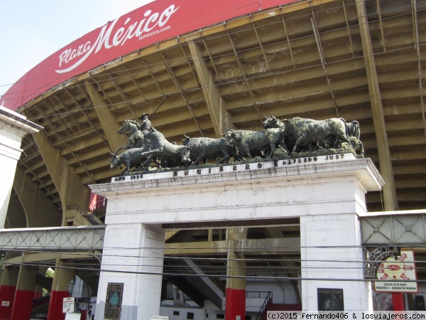 Monumental Plaza de toros México
La Plaza de Toros México es la plaza de toros más grande de México y la de mayor aforo en el mundo,
