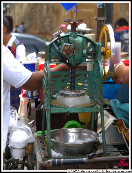 Máquina para hacer bebidas granizadas
Máquina para hacer bebidas granizadas.Los raspados son deliciosas granizadas con almíbar o jarabe de frutas y otros sabores naturales,tamarindo ,almíbar de jamaica, fresa,etc.
