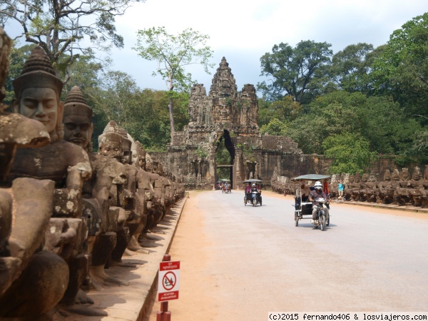 La puerta sur Angkor
Es la puerta de entrada más frecuente al templo  Angkor Thom
