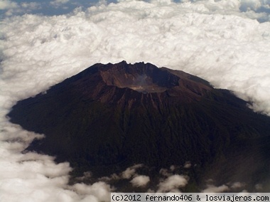 Volcan Indonesia
Volcan desde el avion
