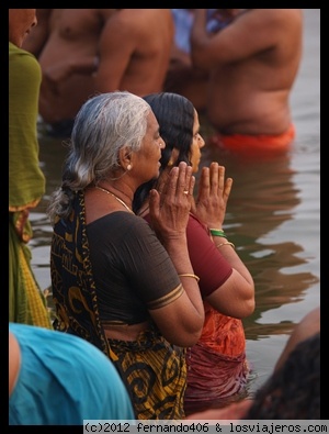 Varanasi
Peregrinos bañándose y ofreciendo sus puja, desplegándose ante tus ojos
