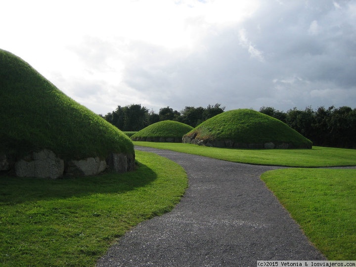 Forum of Newgrange: Newgrange