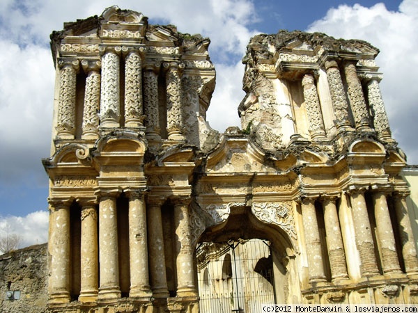 Antigua, Guatemala.
Muchos edificios coloniales de la Antigua Guatemala muestran los efectos del devastador terremoto que destruyó la ciudad.
