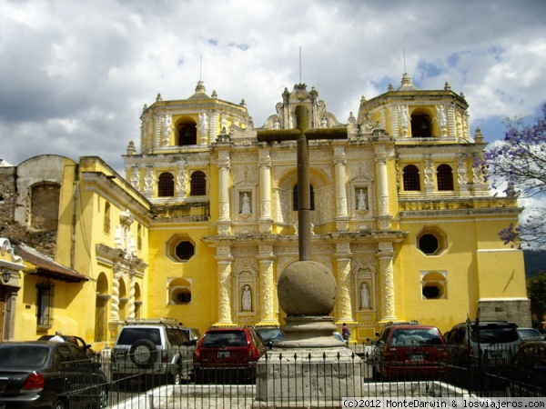 Antigua, Guatemala.
Antigua es una de las ciudades coloniales más bonitas de América. Su restauración por estadounidenses es magnífica.
