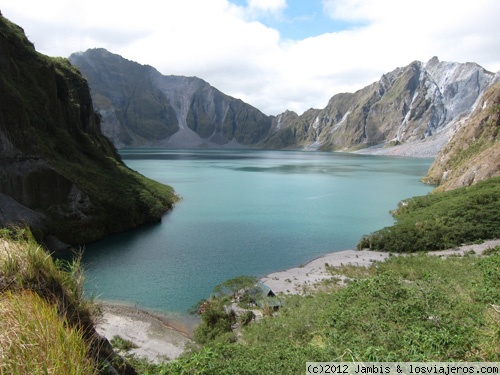 Crater del Volcan Pinatubo
Crater del volcan en el Monte Pinatubo.
Ubicado en la Isla de Luzon, Filipinas. La erupción más reciente ocurrió en junio de 1991 produciendo una de las más grandes y más violentas erupciones del siglo XX.
Despues de la caminata para llegar, se puede nadar!!
