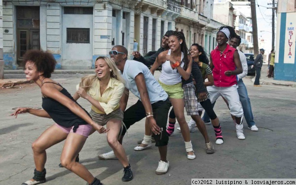 Bailando en la calle
Estos ensayos se pueden encontrar algunas veces por las calles de Cuba.
