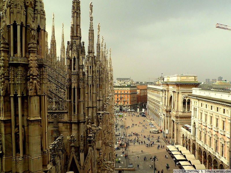 Foro de Navigli: Milan: Piazza del Duomo