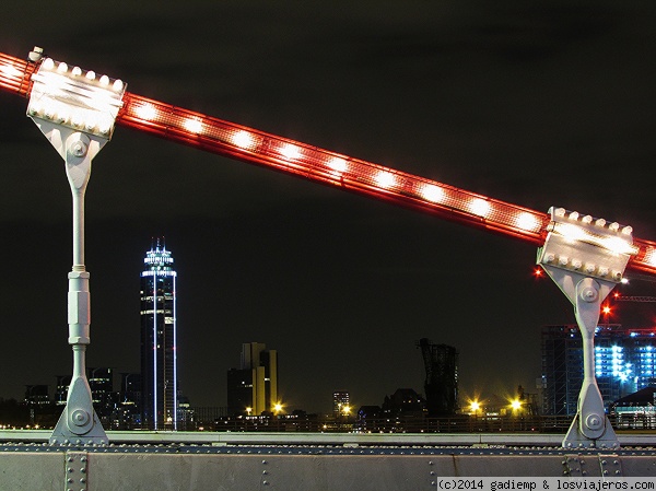 Londres de noche: La Torre de Vauxhall
La Torre de Vauxhall vista desde el Puente de Chelsea
