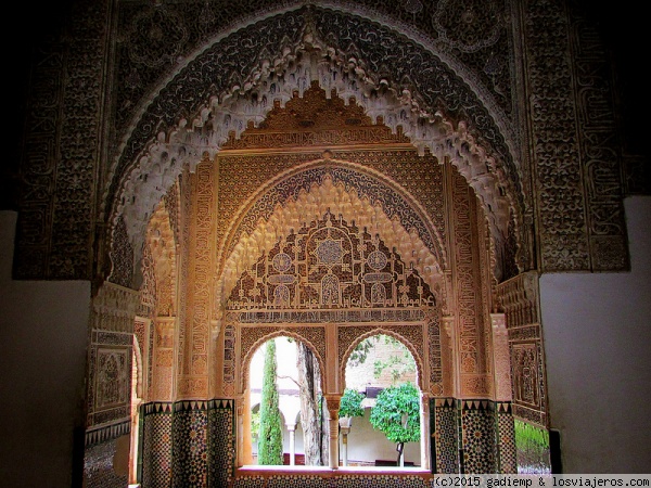 La Alhambra: Sala Dos Hermanas
La magnífica Sala Dos Hermanas de la Alhambra de Granada asoma al Patio de Lindaraja.
