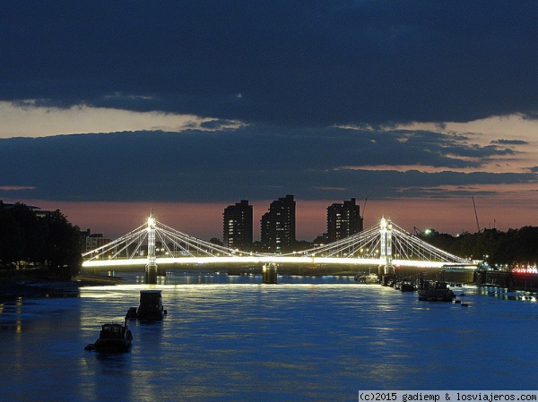 Londres: Albert Bridge
Este puente une los barrios de Chelsea y de Battersea.
