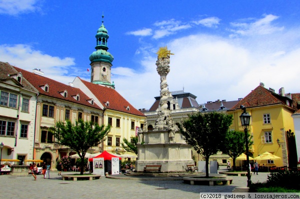 Sopron: Fö Tér
Plaza Mayor en el casco antiguo de Sopron, con la Torre de Vigilancia y la Columna Mariana de la Peste
