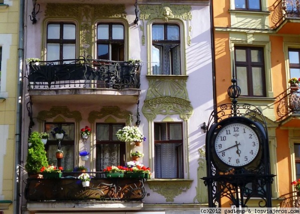 Centro histórico de Toruń.
Fachada y reloj en el centro histórico de Toruń.
