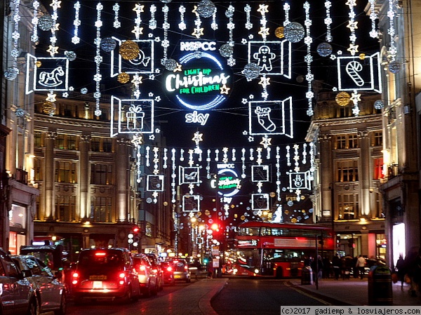 Londres: Decoración Navideña
En Londres se toman muy en serio la decoración navideña. Oxford Street. Diciembre, 2017
