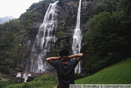 cascatte dèl acqua fraggia, Chiavenna, Italia
sorprendentes los pueblos italianos al pie de la montaña

