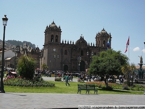 Plaza de Armas, Cusco
Colores, alegría, gastronomía, cultura y compras, se entremezclan.

