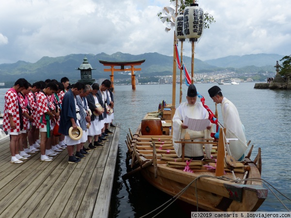 Ceremonia en Itsukushima
Celebración el santuario de Itsukushima
