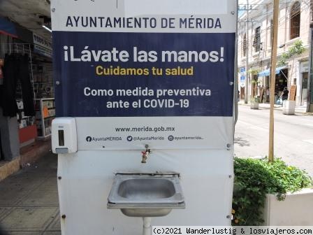 MEDIDAS COVID
Un lavabo con medidas anti-COVID en plena calle de Mérida.

