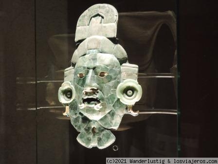 Máscara Calakmul
Máscara de jade encontrada en Calakmul, posiblemente la mejor pieza del Museo Maya de Campeche.
