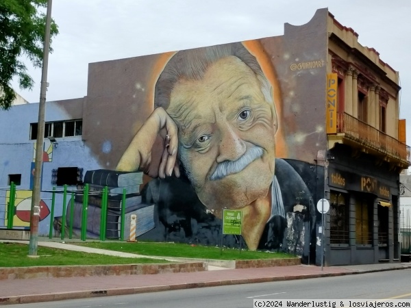 MARIO BENEDETTI MIRANDO AL PALACIO LEGISLATIVO
MONTEVIDEO
