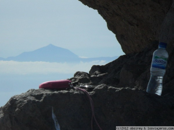 Vista al Teide desde el Roque Nublo - Gran Canaria
Foto sacada tras el ascenso al Roque Nublo donde se puede ver el Teide, que no falte la cámara de fotos y una botella de agüita fresquita
