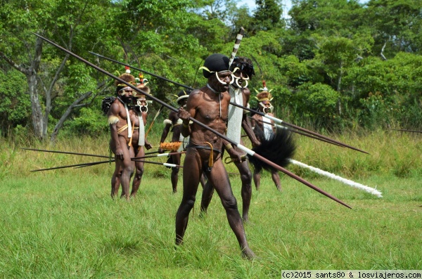 Tribu Dani en el valle del Baliem
Aquí una foto mientras hacían una demostración de la danza de la guerra.
