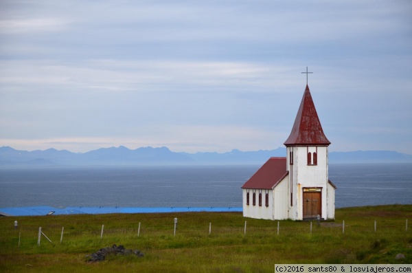 Iglesia islandesa
Las iglesias en islandia son todo un tema. Las hay originales, y mucho, y otras que pese a su sencillez son preciosas. Esta es una.

