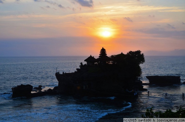 Puesta de sol en el templo de Tanah Lot
Este es uno de los templos más conocidos de Bali y tiene fama de tener unas puestas de sol magníficas. Quizás sea cuestión de suerte, pero yo creo que la tuve.
