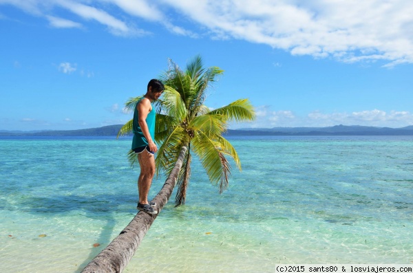 El paraíso existe
Raja Ampat son un conjunto de islas situadas al noroeste de la isla de Papúa. Pertenecen a la provincia indonesia de Irian Jaya y son, entre otras cosas, el sitio con mayor diversidad marina del planeta. Paisajísticamente son sublimes.
