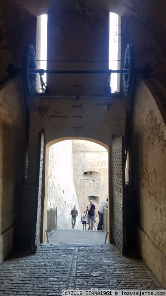 Entrada a la Fortaleza de Bonifacio
Entrada a la Fortaleza de Bonifacio
