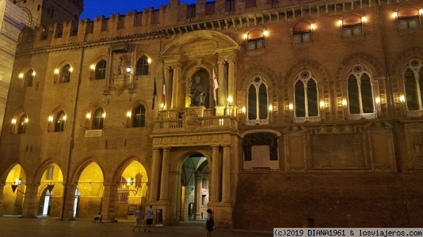 Piazza Maggiore de noche
Piazza Maggiore de noche
