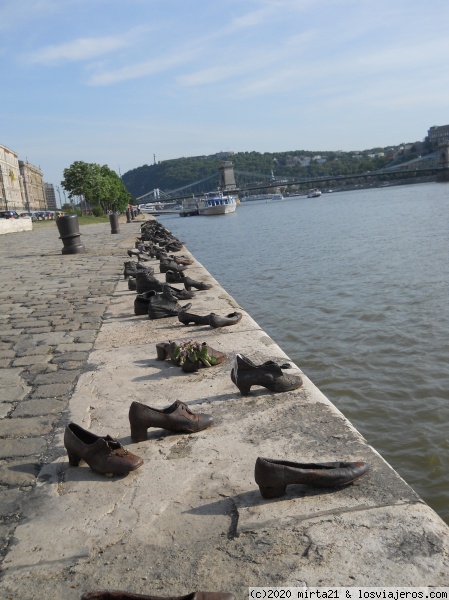 Monumento de los zapatos Budapest
Monumento de los zapatos en Pest a orillas del rio en Budapest
