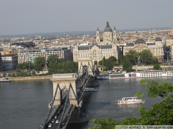 PUENTE DE LAS CADENAS BUDAPEST
Puente de las Cadenas uno de los que unen Buda con Pest en Budapest

