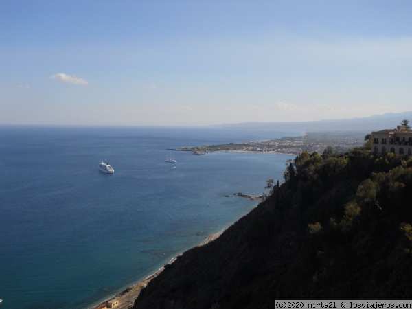 Taormina en Sicilia Vistas
Vistas del mar desde el pueblo de Taormina en Sicilia
