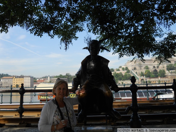 Estatua Duende
Estatua callejera en Budapest del lado de Pest con forma de duende

