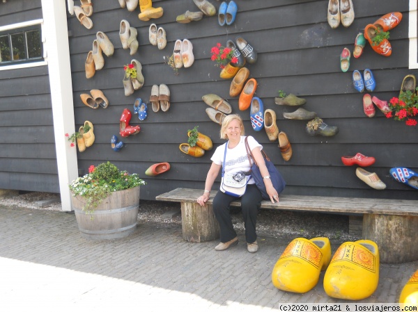 SUECOS EN ZAANSE SCHANS HOLANDA
SUECOS EN EXHIBICION EN ZAANSE SCHANS HOLANDA
