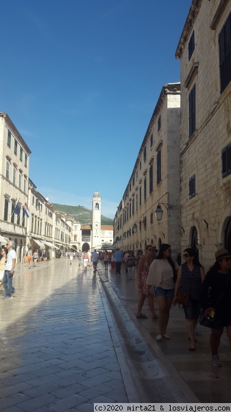 CALLE PLACA DE DUBROVNIK
CALLE PLACA LA PRINCIPAL CALLE DE DUBROVNIK
