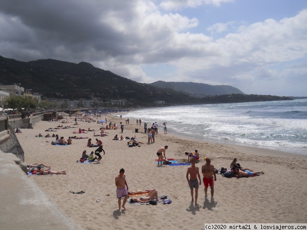 Playa de Cefalu en Sicilia
Playa de Cefalu en Sicilia
