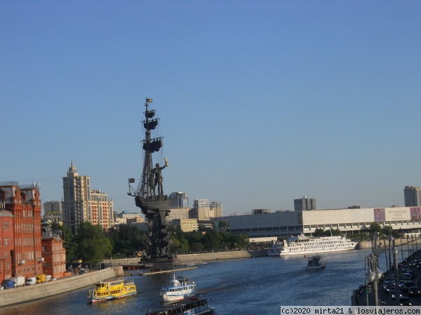 ESTATUA Pedro el grande
Estatua sobre el rio Moscova en homenaje a Pedro El Grande
